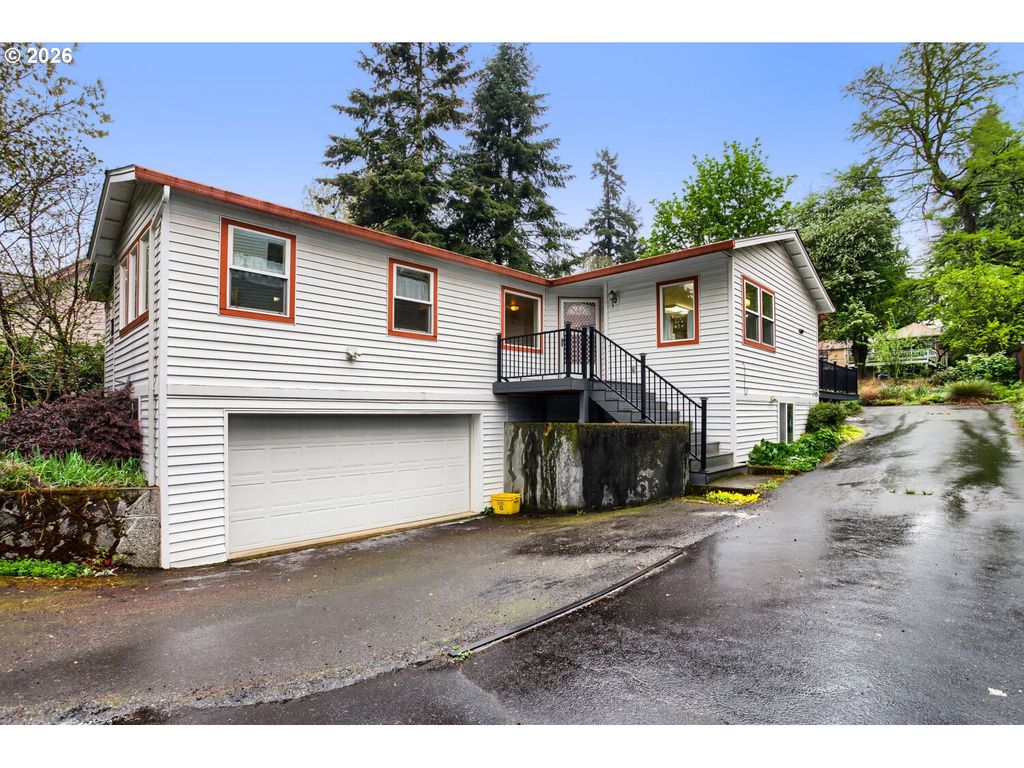 3237 Sw CARAWAY Ct, Portland, OR 97219