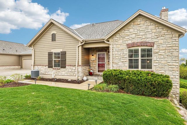 1016 Ann Marie WAY, Oconomowoc, WI 53066