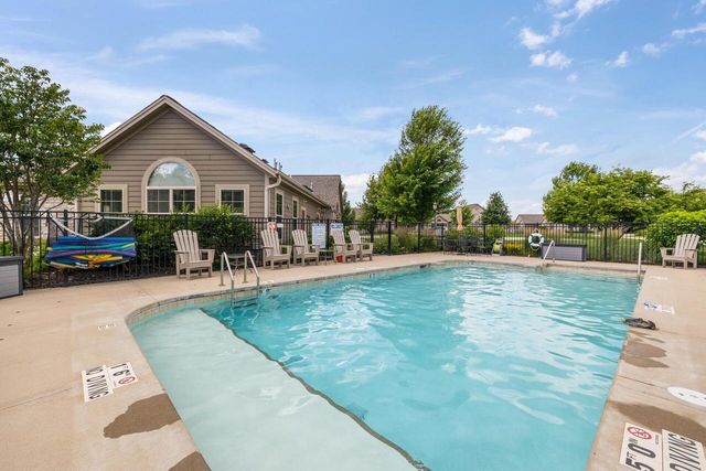 1016 Ann Marie WAY, Oconomowoc, WI 53066