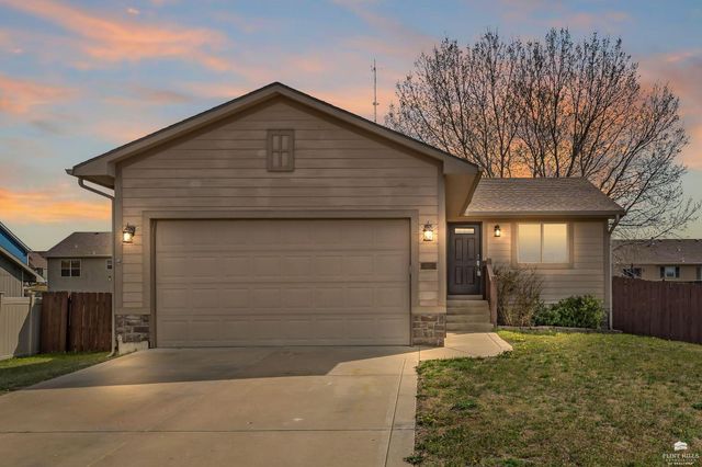 1013 Dagen, Junction City, KS 66441