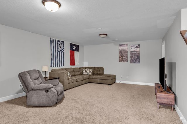 1013 Dagen, Junction City, KS 66441