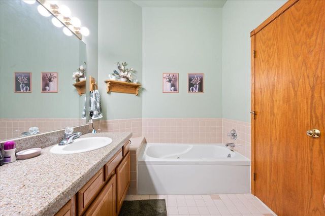 213 Edington Circle, Canton Twp, MI 48187