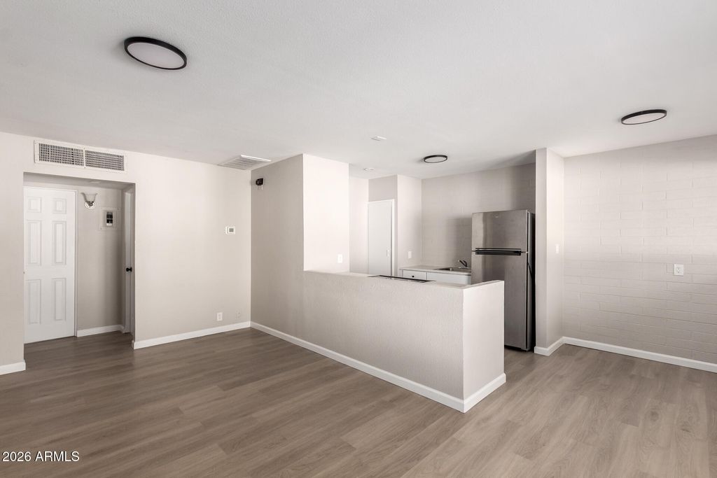 405 S PRIEST Drive, Tempe, AZ 85281