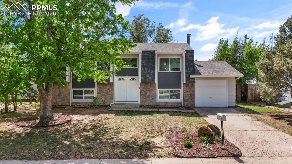 2550 Gina Drive, Colorado Springs, CO 80916