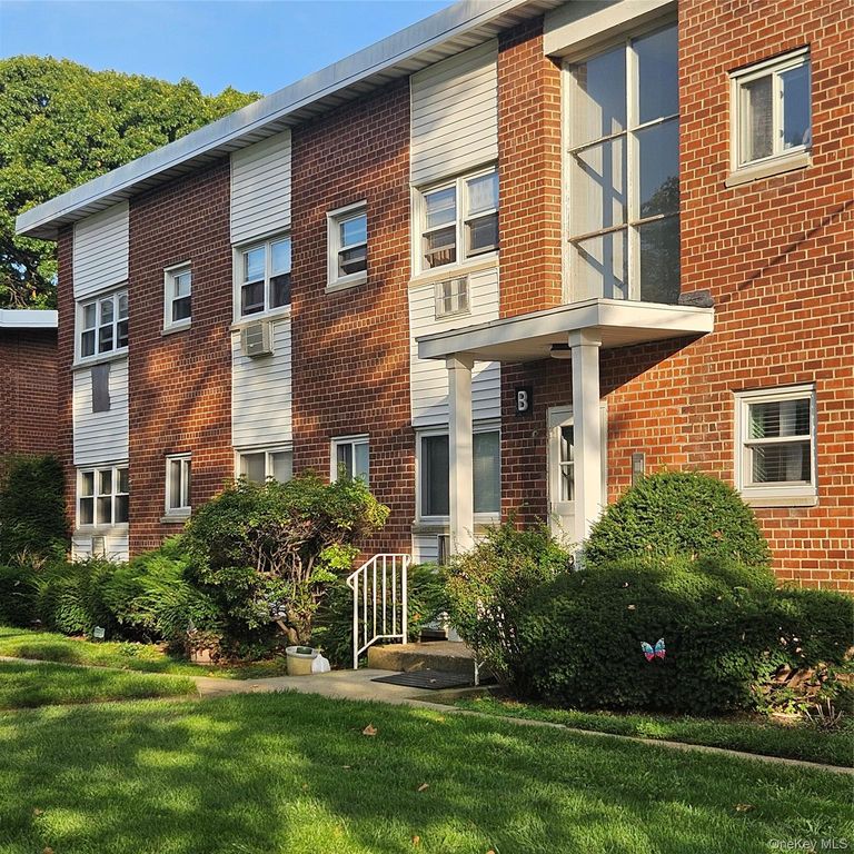 125 Hempstead Gardens Drive B1D, West Hempstead, NY 11552 — photo 2