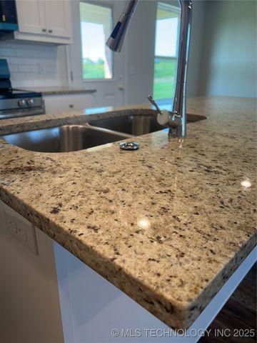 513 Honeysuckle Lane, Madill, OK 73446