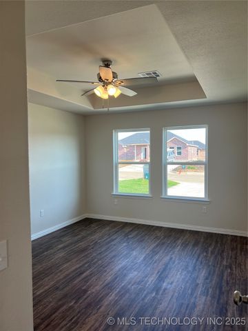 513 Honeysuckle Lane, Madill, OK 73446