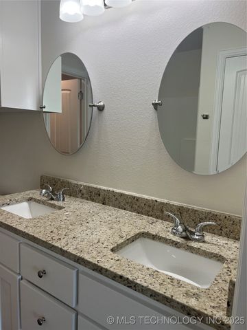 513 Honeysuckle Lane, Madill, OK 73446