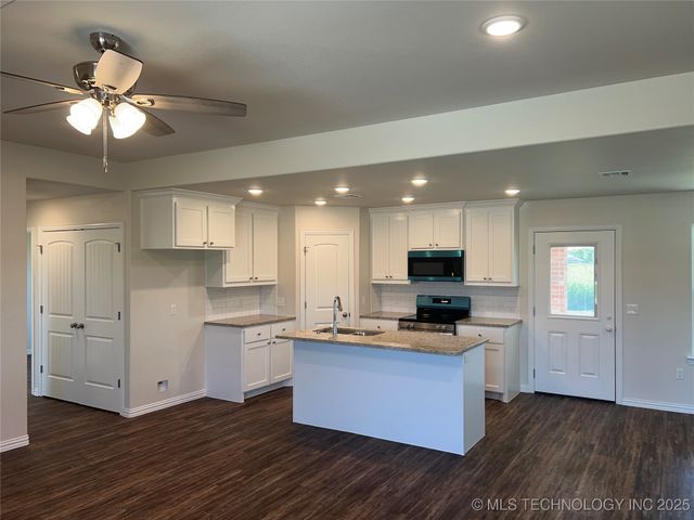 513 Honeysuckle Lane, Madill, OK 73446