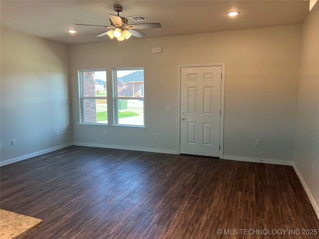 513 Honeysuckle Lane, Madill, OK 73446