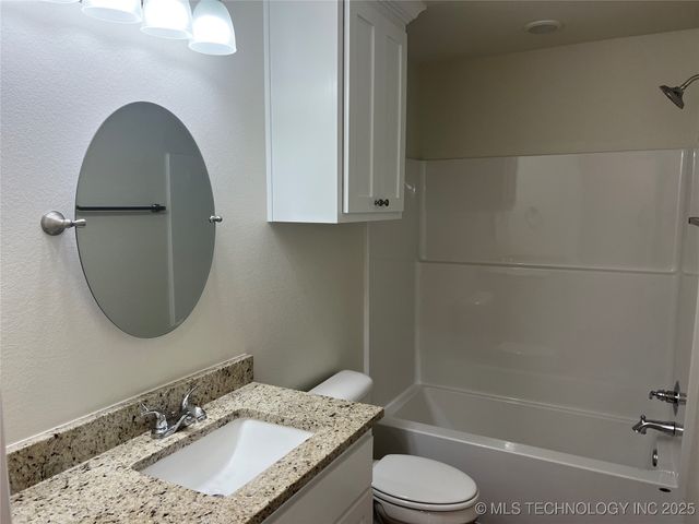 513 Honeysuckle Lane, Madill, OK 73446