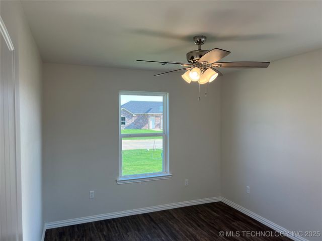 513 Honeysuckle Lane, Madill, OK 73446