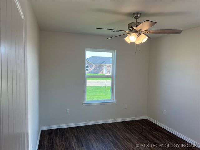 513 Honeysuckle Lane, Madill, OK 73446