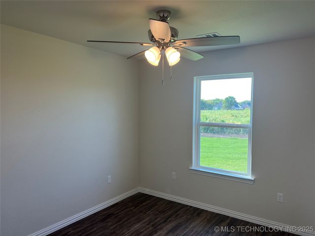 513 Honeysuckle Lane, Madill, OK 73446