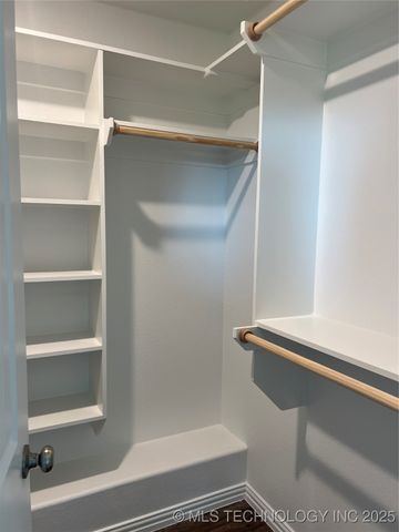 513 Honeysuckle Lane, Madill, OK 73446