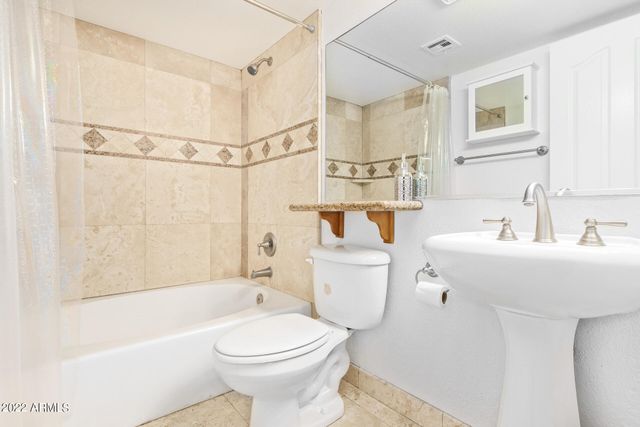 3235 E Camelback Road Unit 201, Phoenix, AZ 85018
