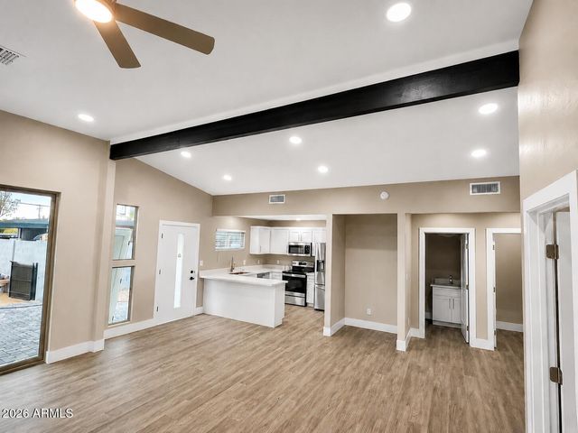 8045 N 14TH Street, Phoenix, AZ 85020