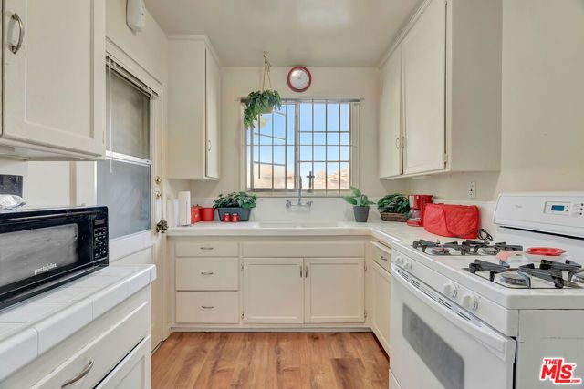 4034 Abourne Road B, Los Angeles, CA 90008