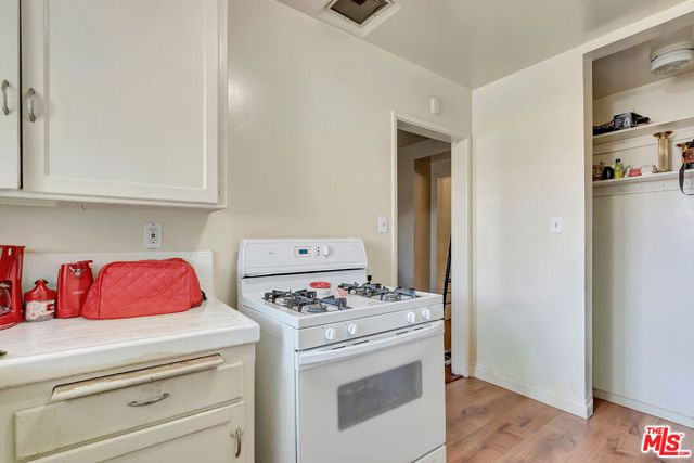 4034 Abourne Road B, Los Angeles, CA 90008