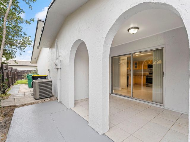 2406 SW 54th St, Dania Beach, FL 33312