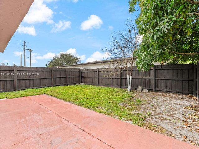 2406 SW 54th St, Dania Beach, FL 33312
