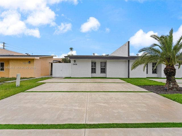 2406 SW 54th St, Dania Beach, FL 33312