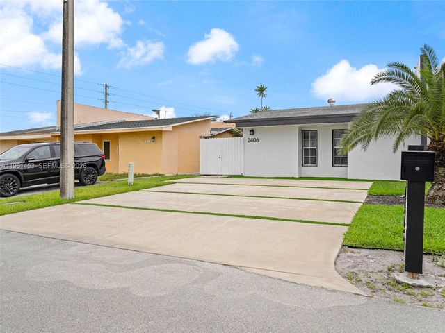 2406 SW 54th St, Dania Beach, FL 33312