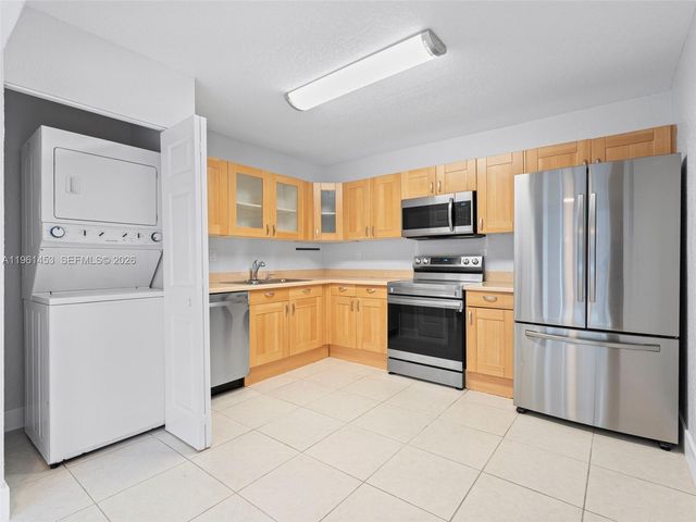 2406 SW 54th St, Dania Beach, FL 33312