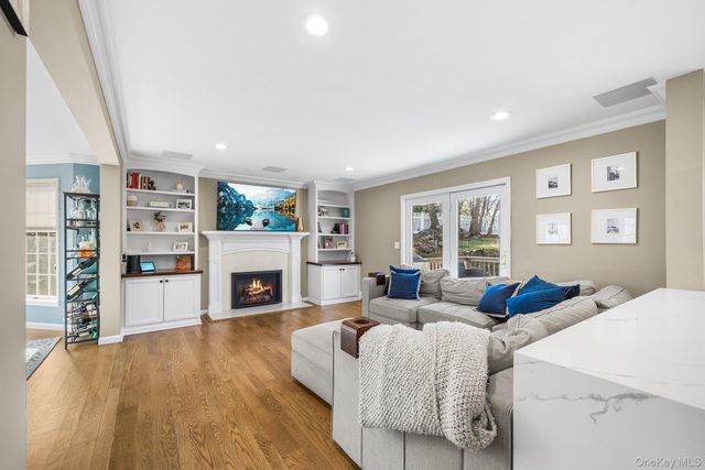 35 Rock Cliff Place, White Plains, NY 10603