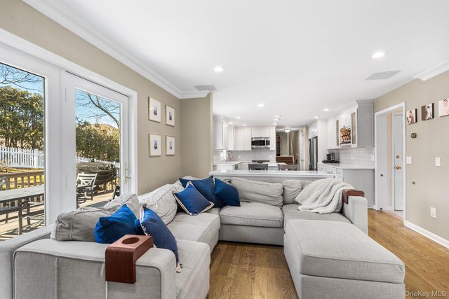 35 Rock Cliff Place, White Plains, NY 10603