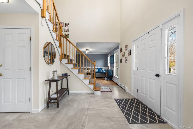 35 Rock Cliff Place, White Plains, NY 10603