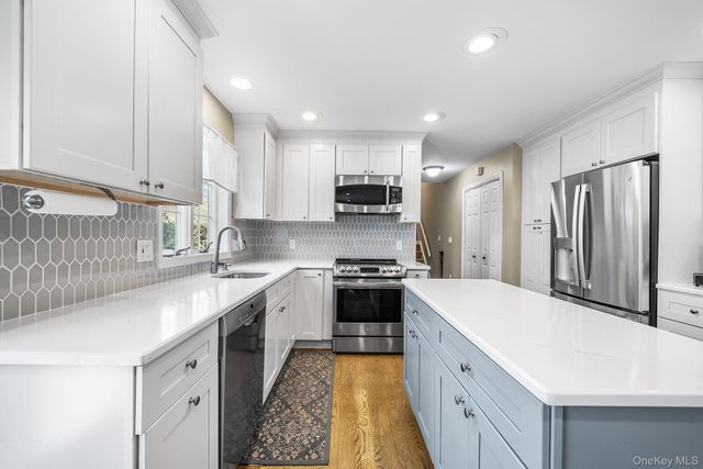 35 Rock Cliff Place, White Plains, NY 10603