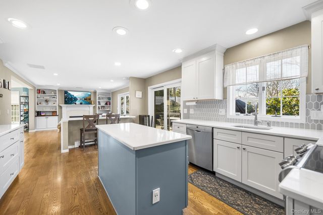 35 Rock Cliff Place, White Plains, NY 10603