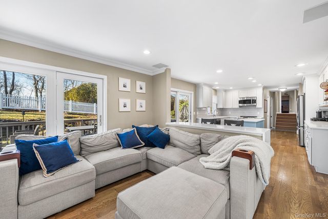 35 Rock Cliff Place, White Plains, NY 10603