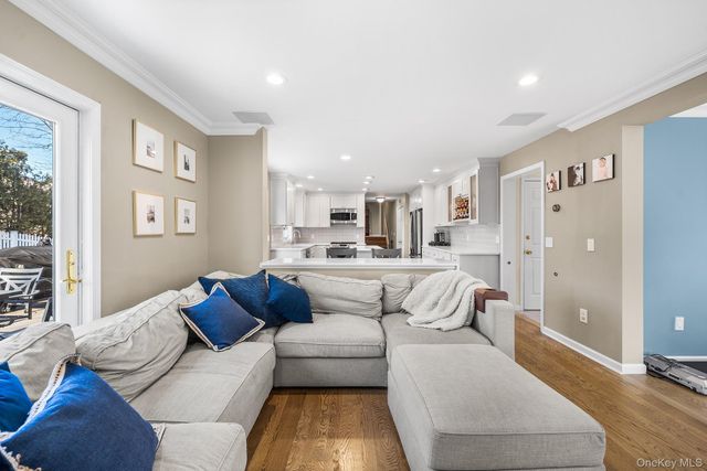 35 Rock Cliff Place, White Plains, NY 10603