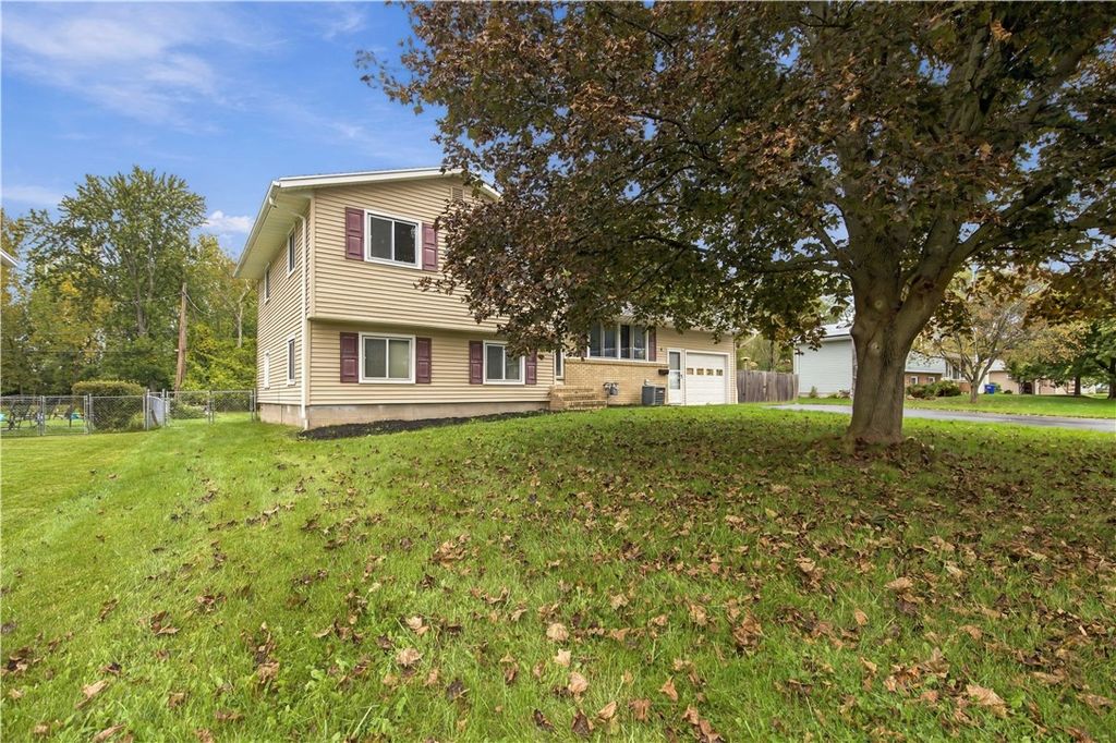 4 Sun Valley Drive, Gates, NY 14606