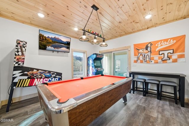 644 Ridge Top Loop, Gatlinburg, TN 37738