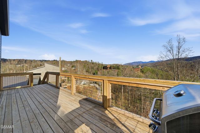 644 Ridge Top Loop, Gatlinburg, TN 37738