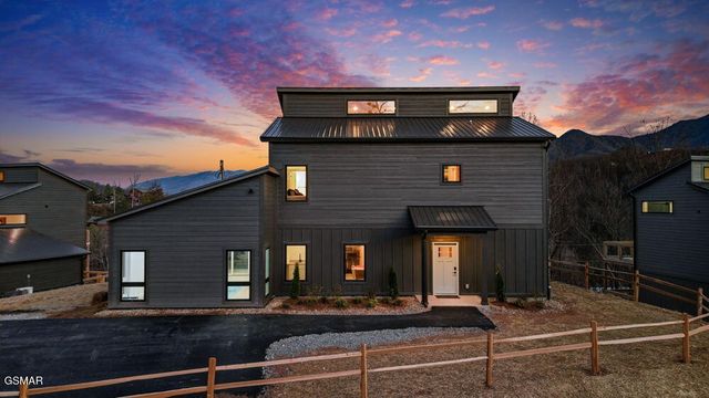 644 Ridge Top Loop, Gatlinburg, TN 37738