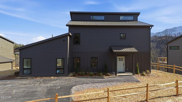 644 Ridge Top Loop, Gatlinburg, TN 37738