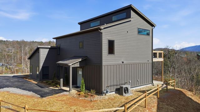 644 Ridge Top Loop, Gatlinburg, TN 37738