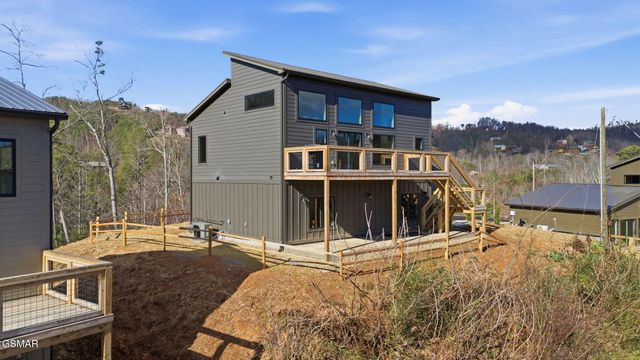 644 Ridge Top Loop, Gatlinburg, TN 37738