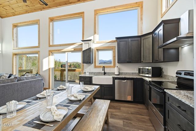 644 Ridge Top Loop, Gatlinburg, TN 37738