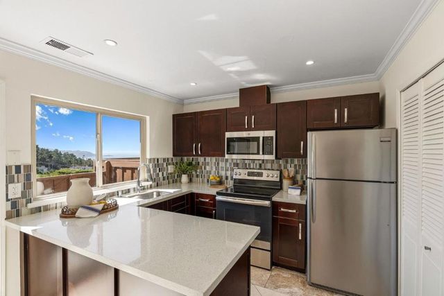 627 Hickey Boulevard D, Pacifica, CA 94044