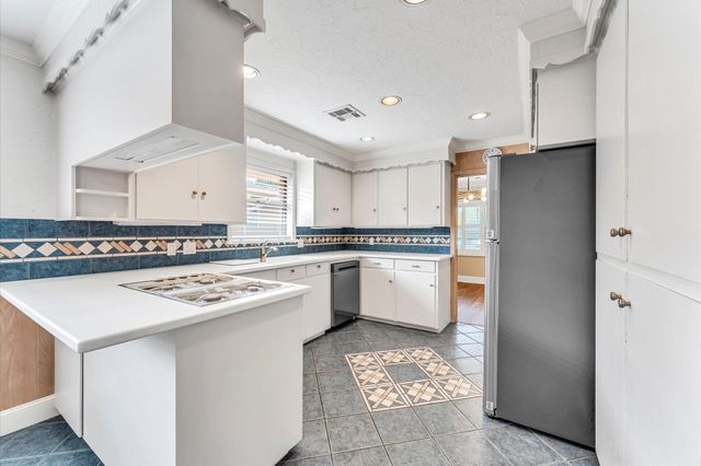 6327 Wynnwood Lane, Houston, TX 77008