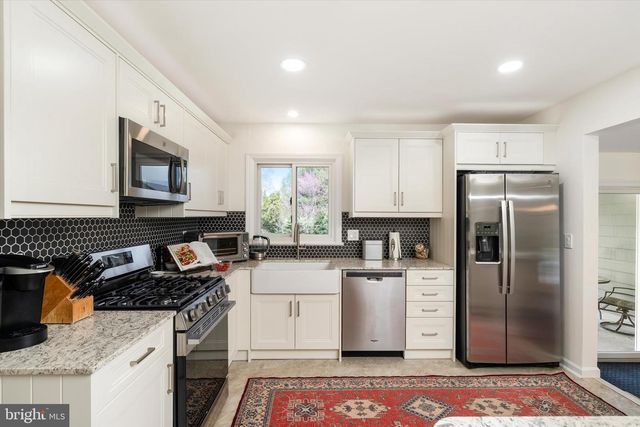 18 CRANBURY NECK RD, Cranbury, NJ 08512