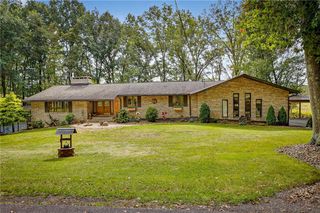7126 Fairway Dr, Franklin Twp, PA 16001