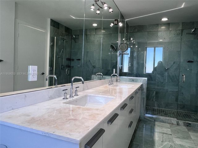 1060 Brickell Ave 4505, Miami, FL 33131