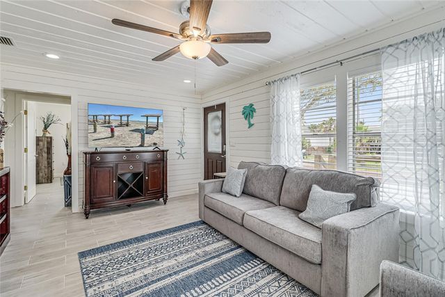 403 S Gulf St, Port Aransas, TX 78373