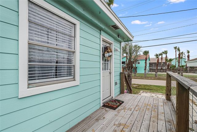403 S Gulf St, Port Aransas, TX 78373